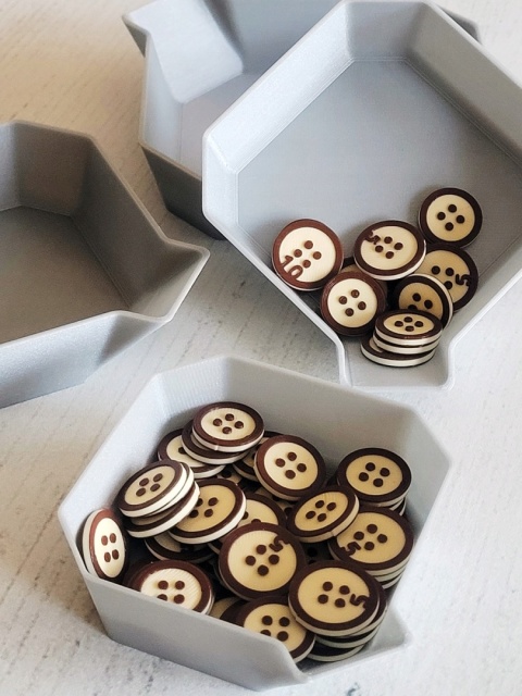 Nakładane pojemniki na żetony tokeny znaczniki elementy 4 szt.