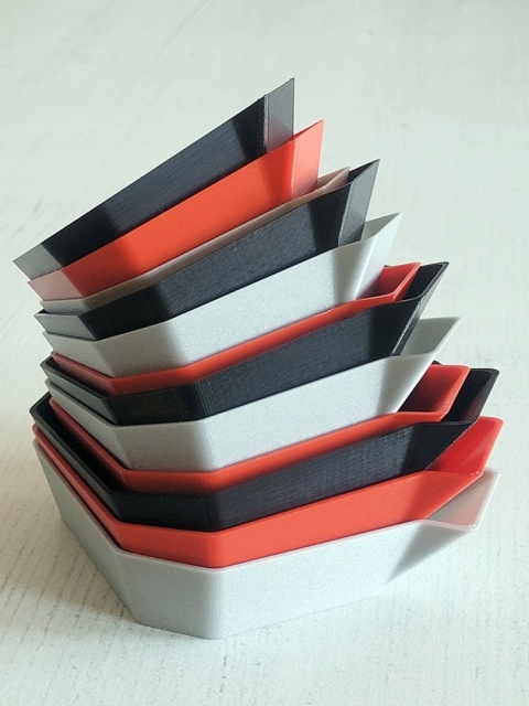 Nakładane pojemniki na żetony tokeny znaczniki elementy 4 szt.