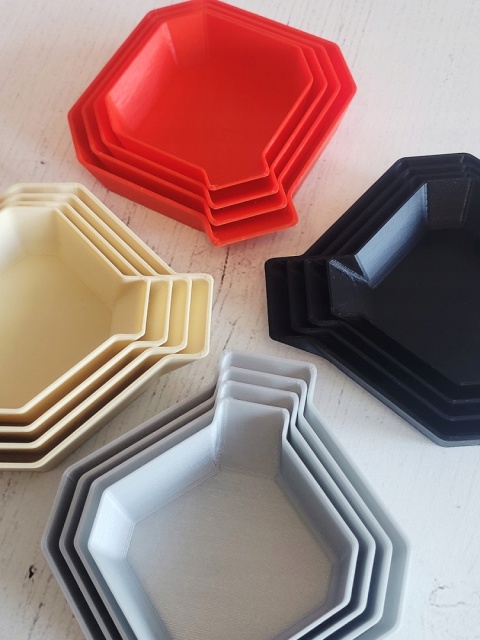 Nakładane pojemniki na żetony tokeny znaczniki elementy 4 szt.