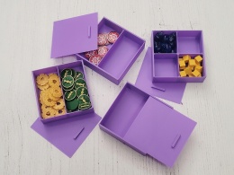 Pojemnik pudełko organizer zamykany 3-kom poziom na żetony znaczniki monety