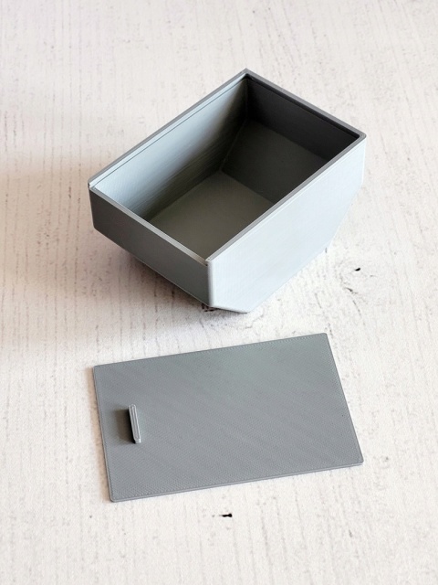 Pojemnik, pudełko, organizer z zasuwką