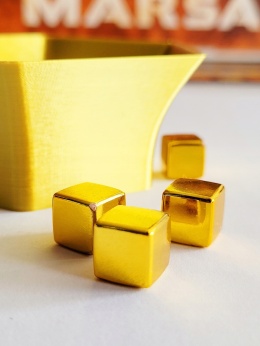 Terraformacja Marsa pojemnik metaliczny złoty