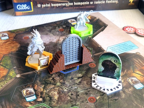 Drzwi bramy kraty wrota i podstawki 8 elementów