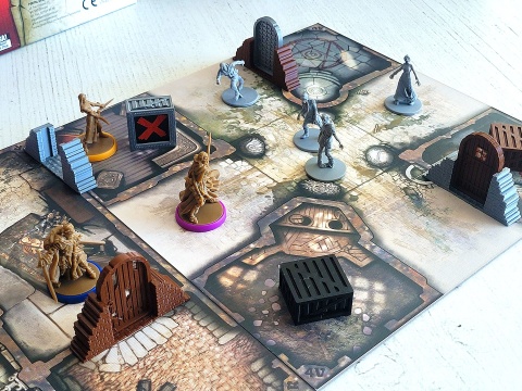 Drzwi bramy kraty wrota i podstawki 8 elementów