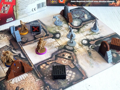 Drzwi bramy kraty wrota i podstawki 8 elementów