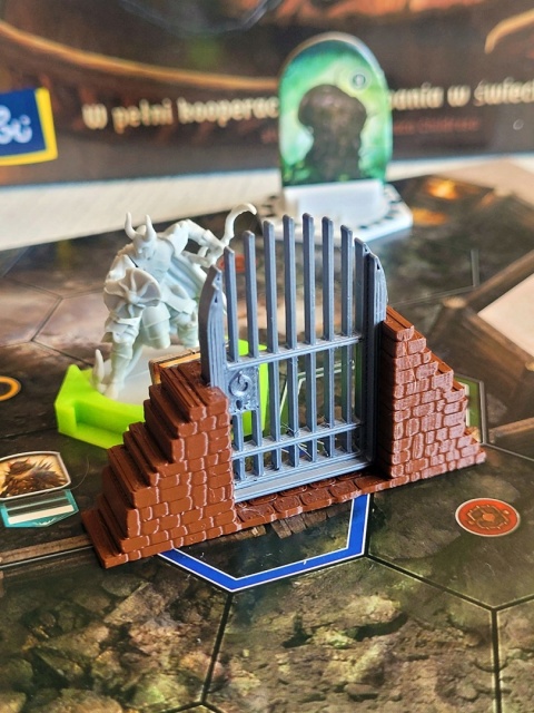 Drzwi bramy kraty wrota i podstawki 8 elementów