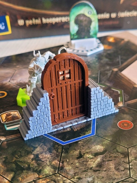 Drzwi bramy kraty wrota i podstawki 8 elementów