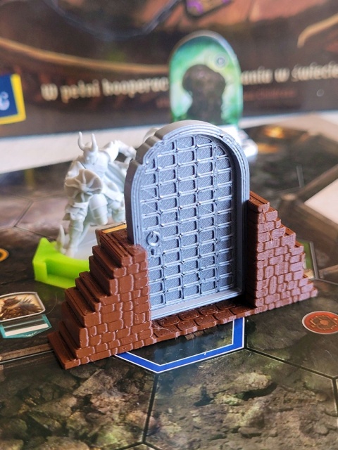 Drzwi bramy kraty wrota i podstawki 8 elementów