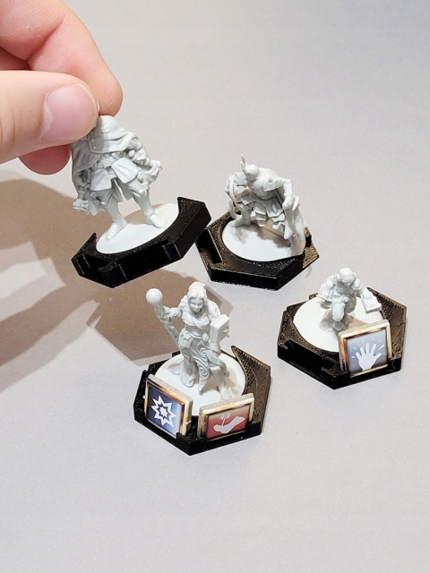 Gloomhaven Szczęki Lwa podstawki pod postacie 4 szt.