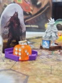 Gloomhaven / Szczęki Lwa podstawki z licznikiem na kostki i statusami 26 szt.