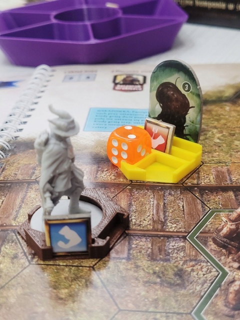 Gloomhaven / Szczęki Lwa podstawki z licznikiem na kostki i statusami 26 szt.