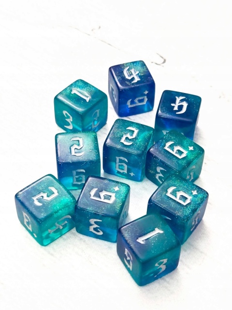 Brokatowe niebieskie przezroczyste kości kostki K6 16mm 10 szt.